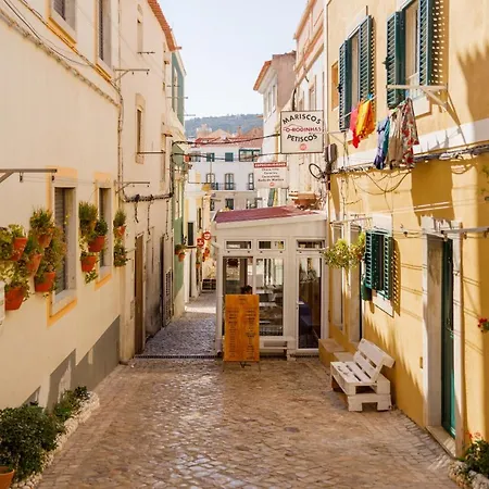 Sesimbra Beach Apartment - Direct Beach Access