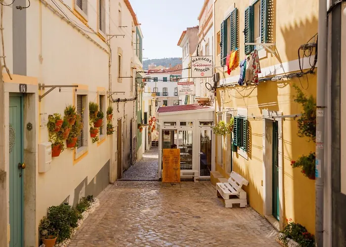 Sesimbra Beach Apartment - Direct Beach Access